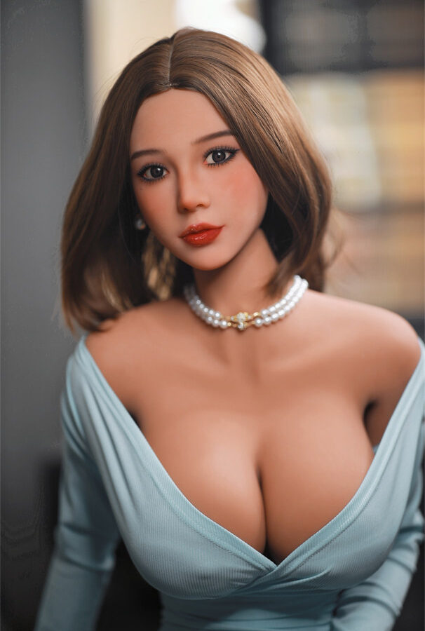 Love Doll De 166CM Que Te Mira Con Inocencia Y Te Provoca